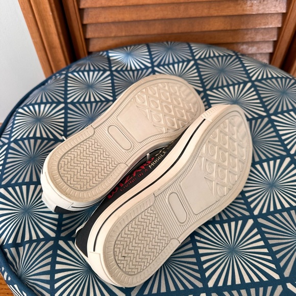 Harry Potter themed shoes! Like new - Picture 7 of 7